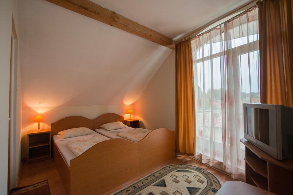 Beluci Panzio Hotel Odorheiu Secuiesc Eksteriør billede