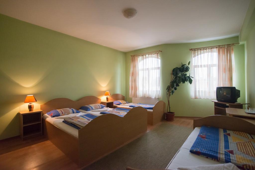 Beluci Panzio Hotel Odorheiu Secuiesc Eksteriør billede